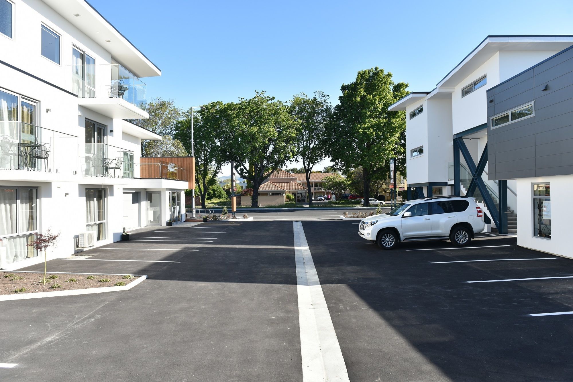 Bealey Plaza Motel Christchurch Eksteriør bilde The courtyard of the hotel
