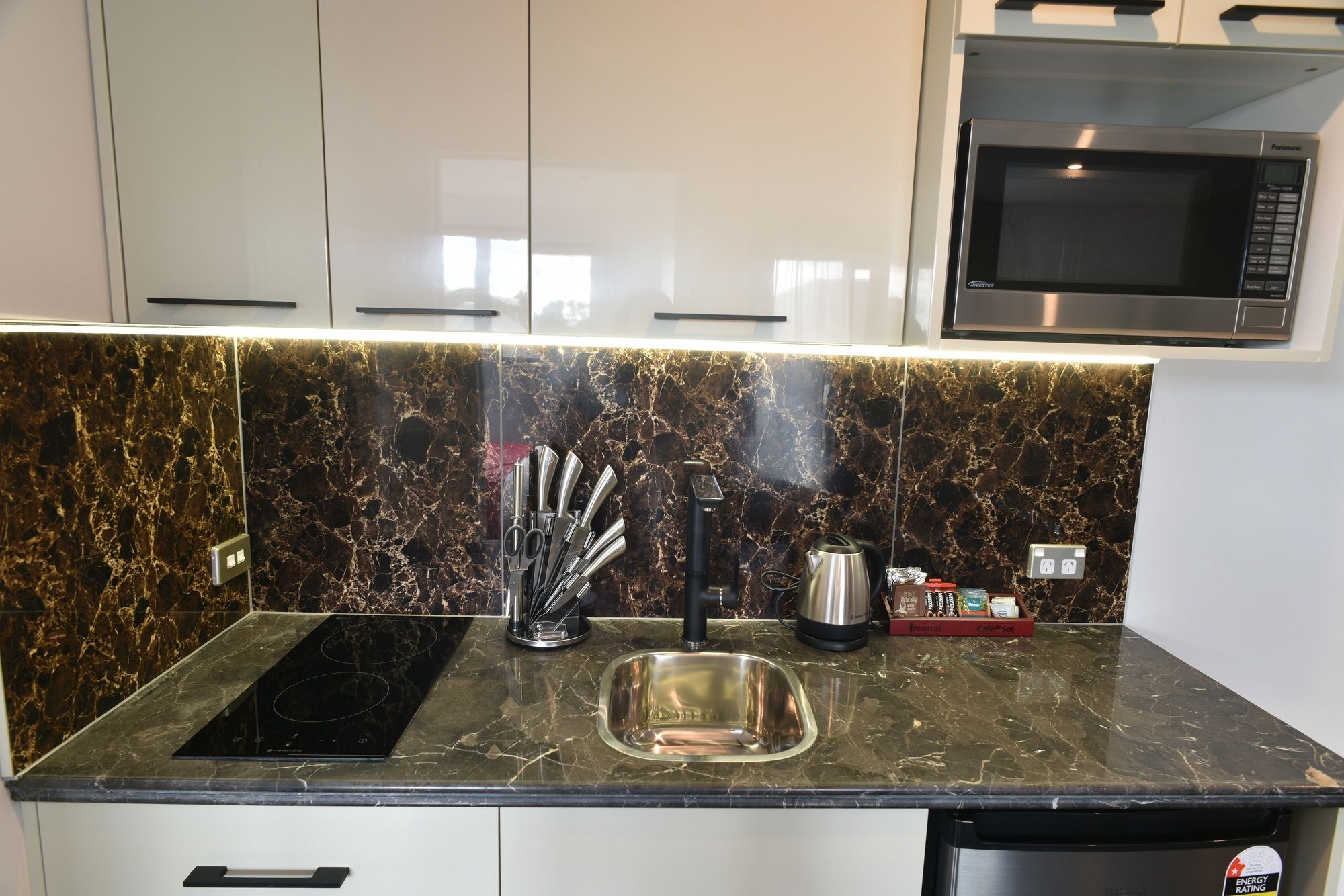 Bealey Plaza Motel Christchurch Eksteriør bilde A kitchen in a serviced apartment