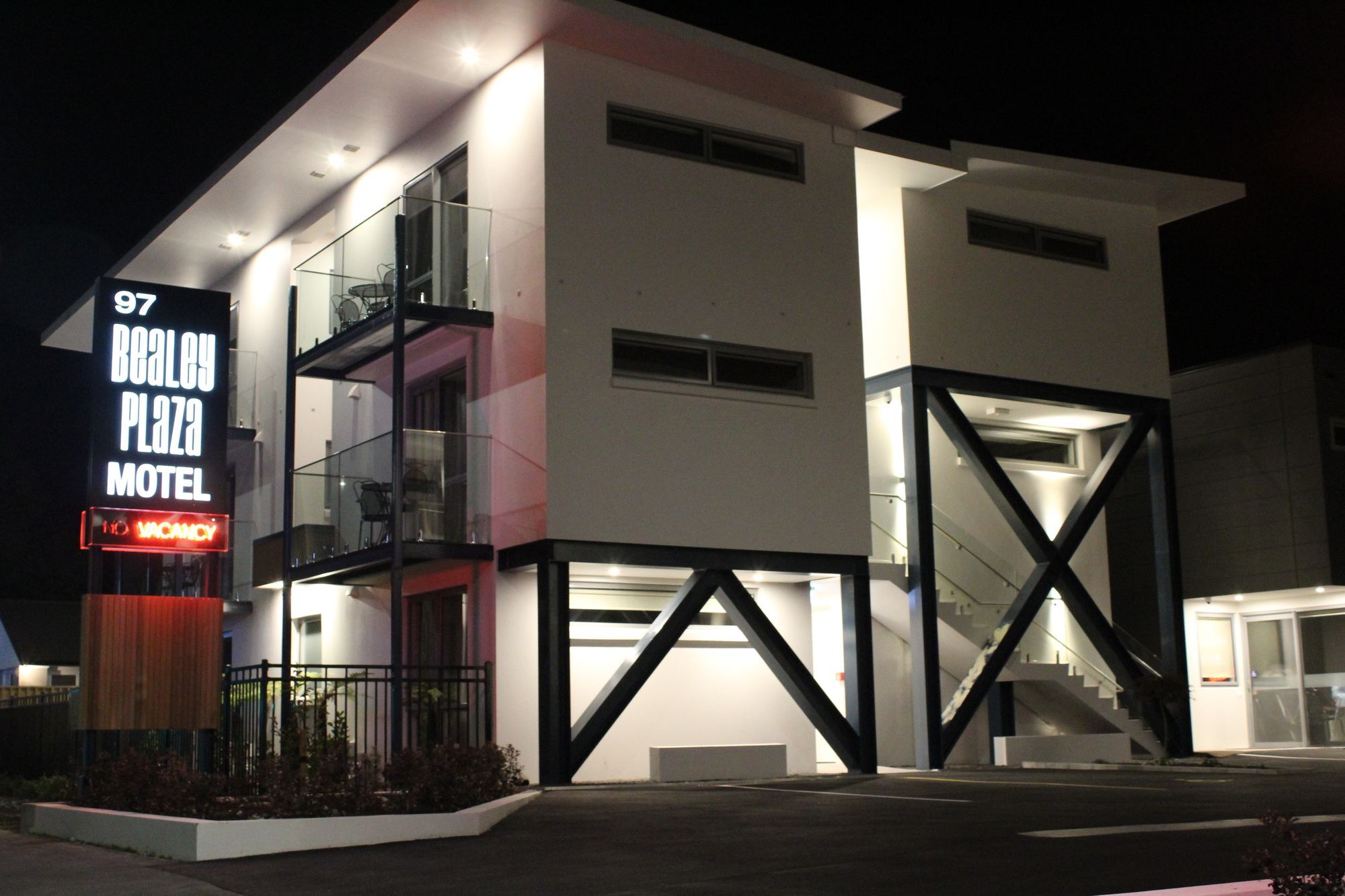 Bealey Plaza Motel Christchurch Eksteriør bilde The Beacon Plaza Motel at night