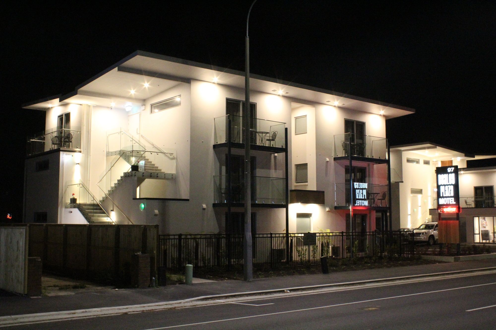 Bealey Plaza Motel Christchurch Eksteriør bilde The station at night