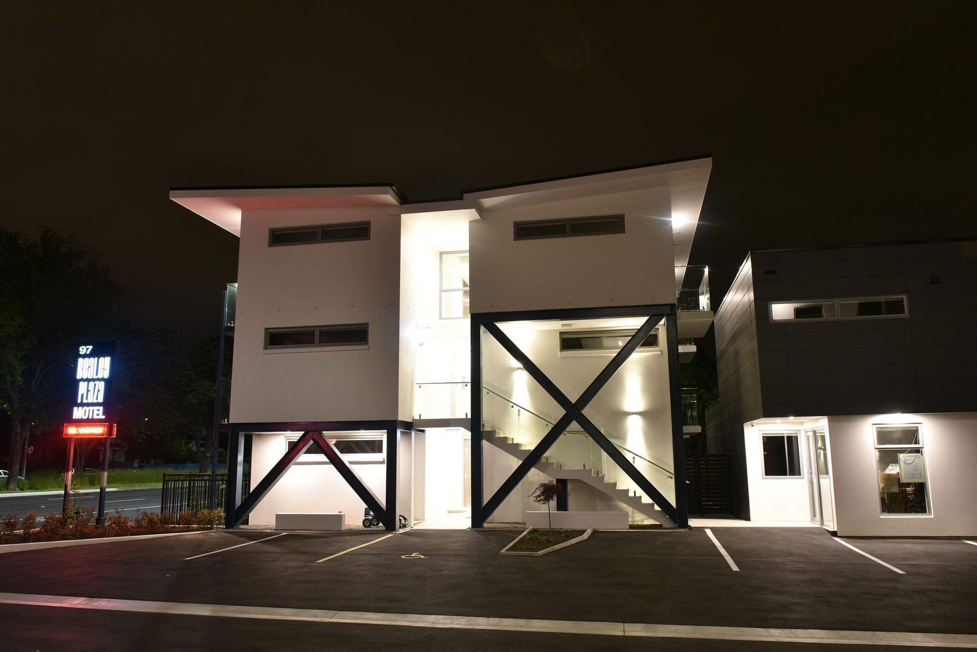 Bealey Plaza Motel Christchurch Eksteriør bilde The hotel at night