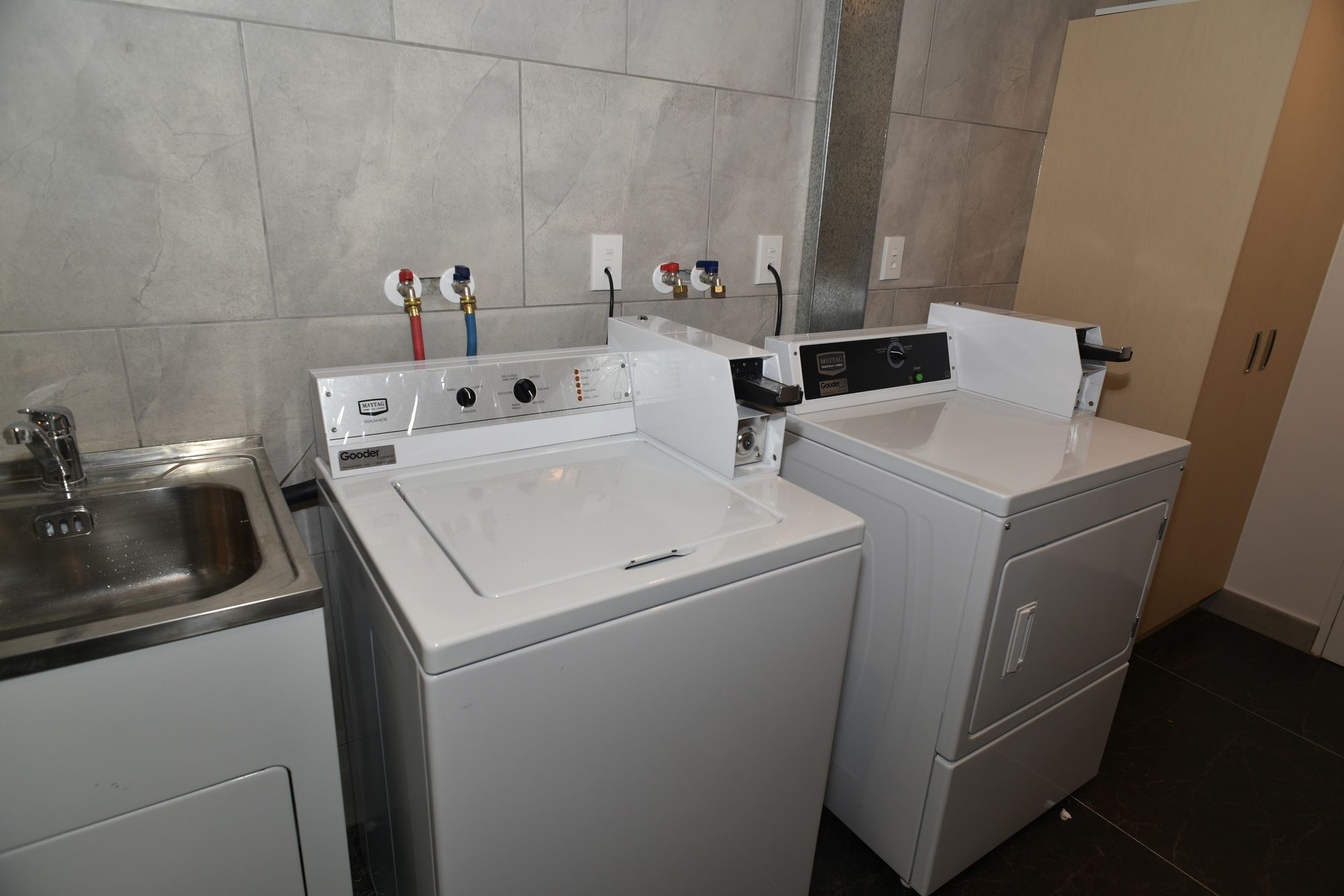 Bealey Plaza Motel Christchurch Eksteriør bilde A washing machine and a dryer