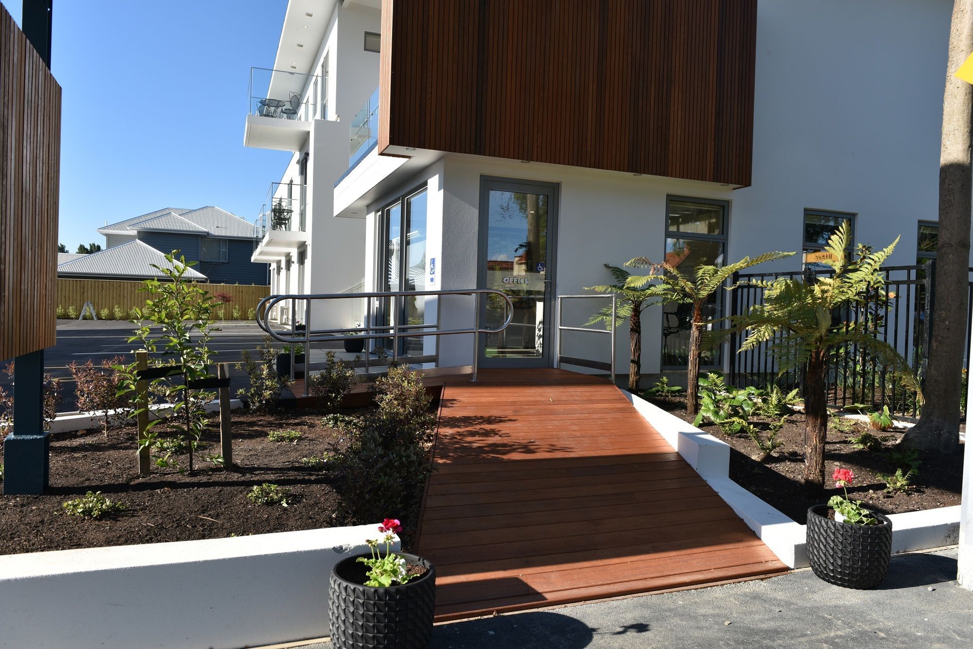 Bealey Plaza Motel Christchurch Eksteriør bilde A modern house in the suburb of St Johns